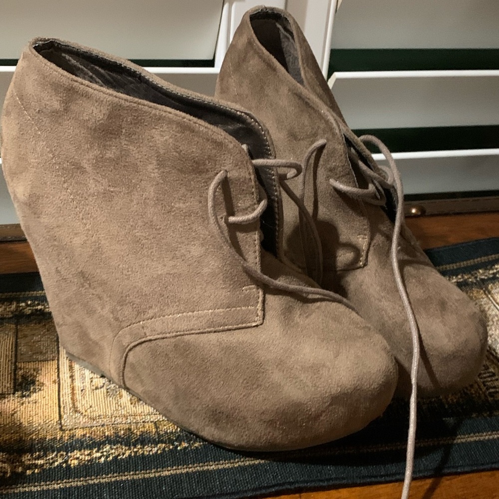 Suede taupe breckelles wedges